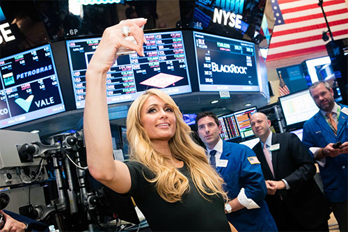 Пэрис Хилтон на Нью-Йоркской бирже. Paris Hilton on the new York stock exchange.